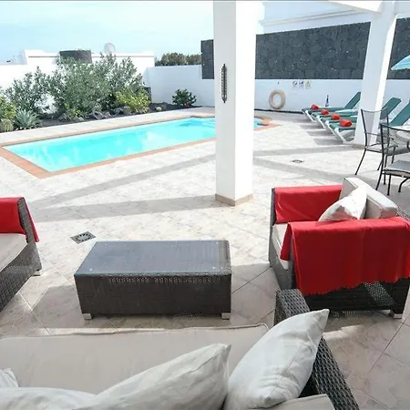 Villa In Playa Blanca Sleeps 4 Includes Swimming Pool And Wifi *