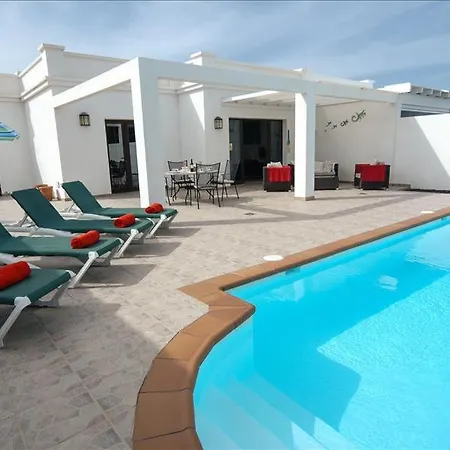 In Playa Blanca Sleeps 4 Includes Swimming Pool And Wifi * 플라야블랑카