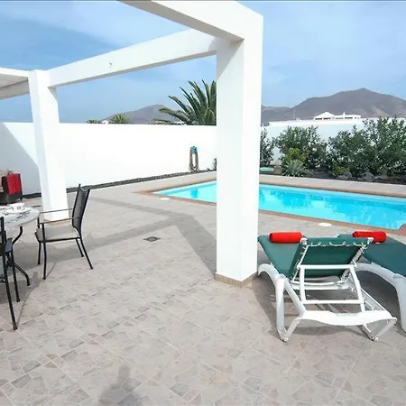 In Playa Blanca Sleeps 4 Includes Swimming Pool And Wifi 빌라 플라야블랑카