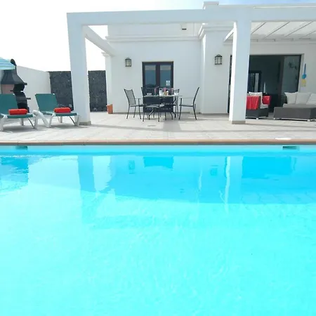 In Playa Blanca Sleeps 4 Includes Swimming Pool And Wifi 플라야블랑카