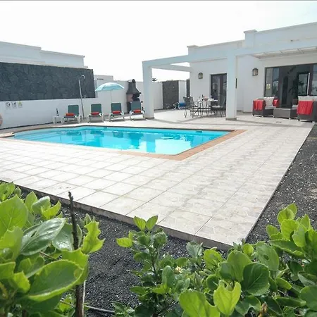 빌라 In Playa Blanca Sleeps 4 Includes Swimming Pool And Wifi 플라야블랑카